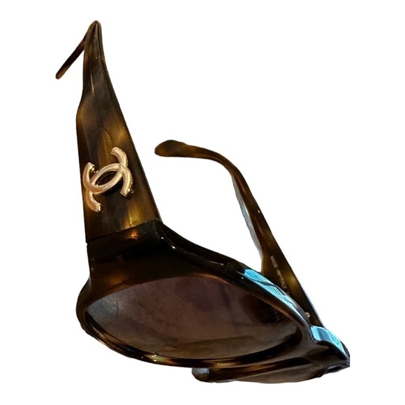 90’s Vintage Chanel Sunglasses - Picture 7 of 11